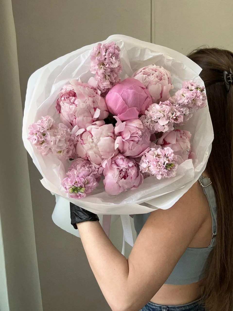 Букет с пионами