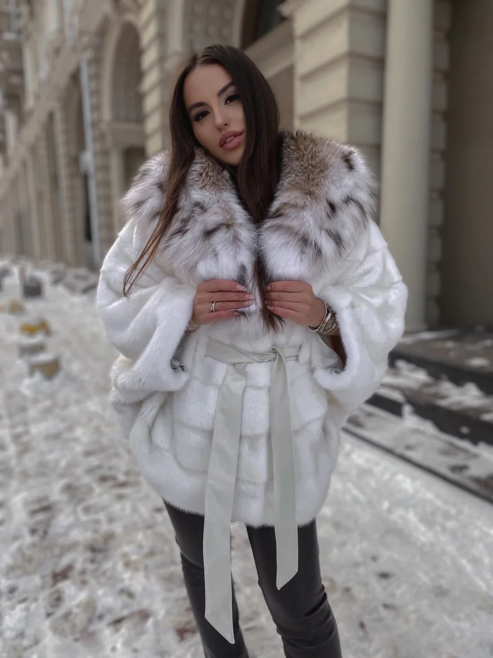 Норковая шуба в зимней классической стилистике