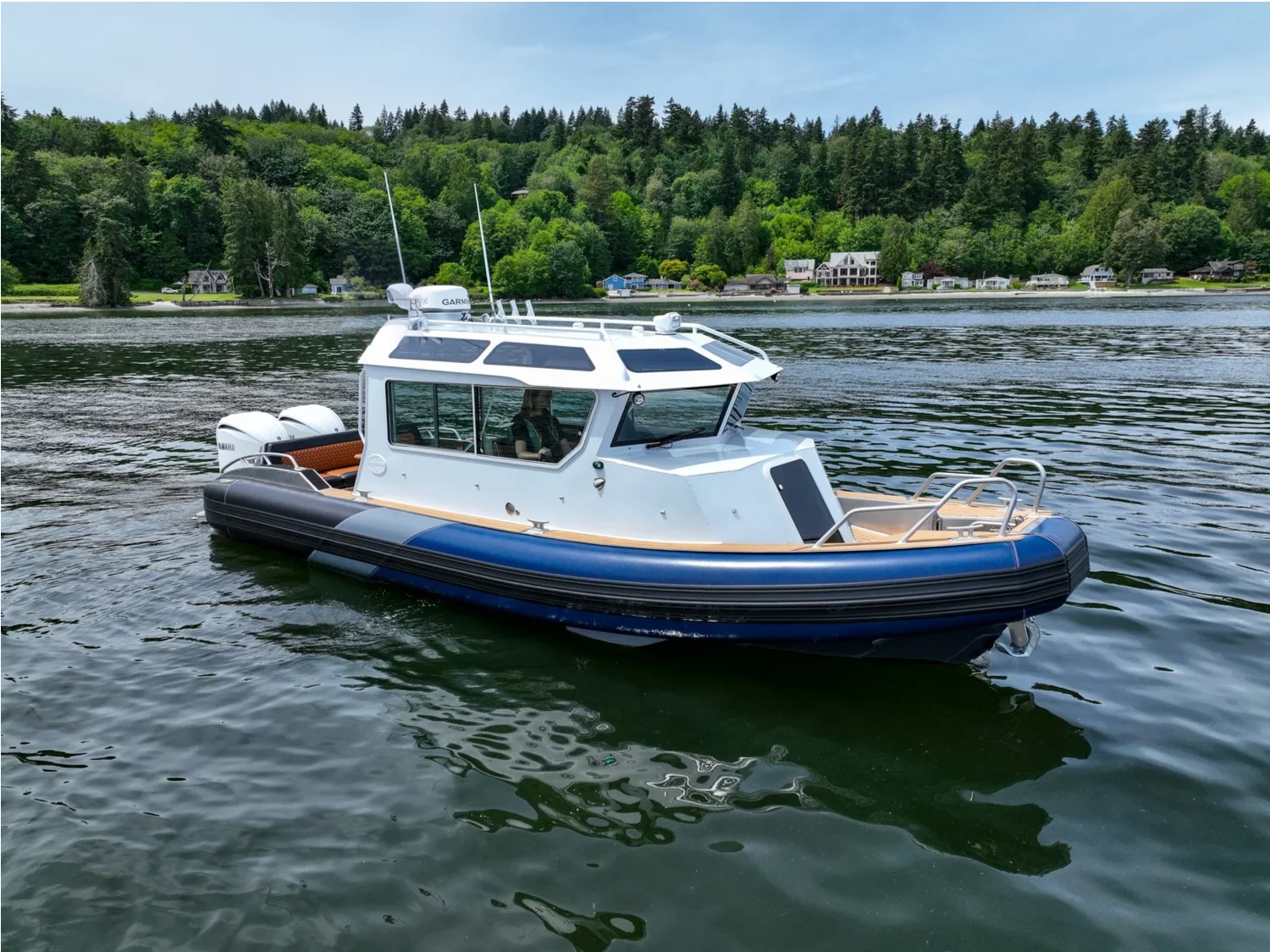 RIB-лодка на российской реке