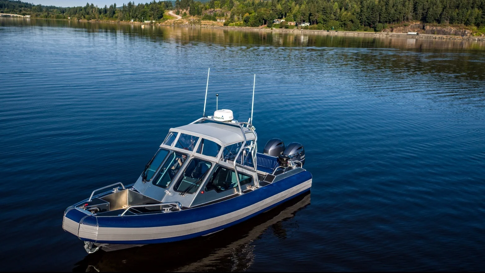 Сравнение разных видов лодок на воде