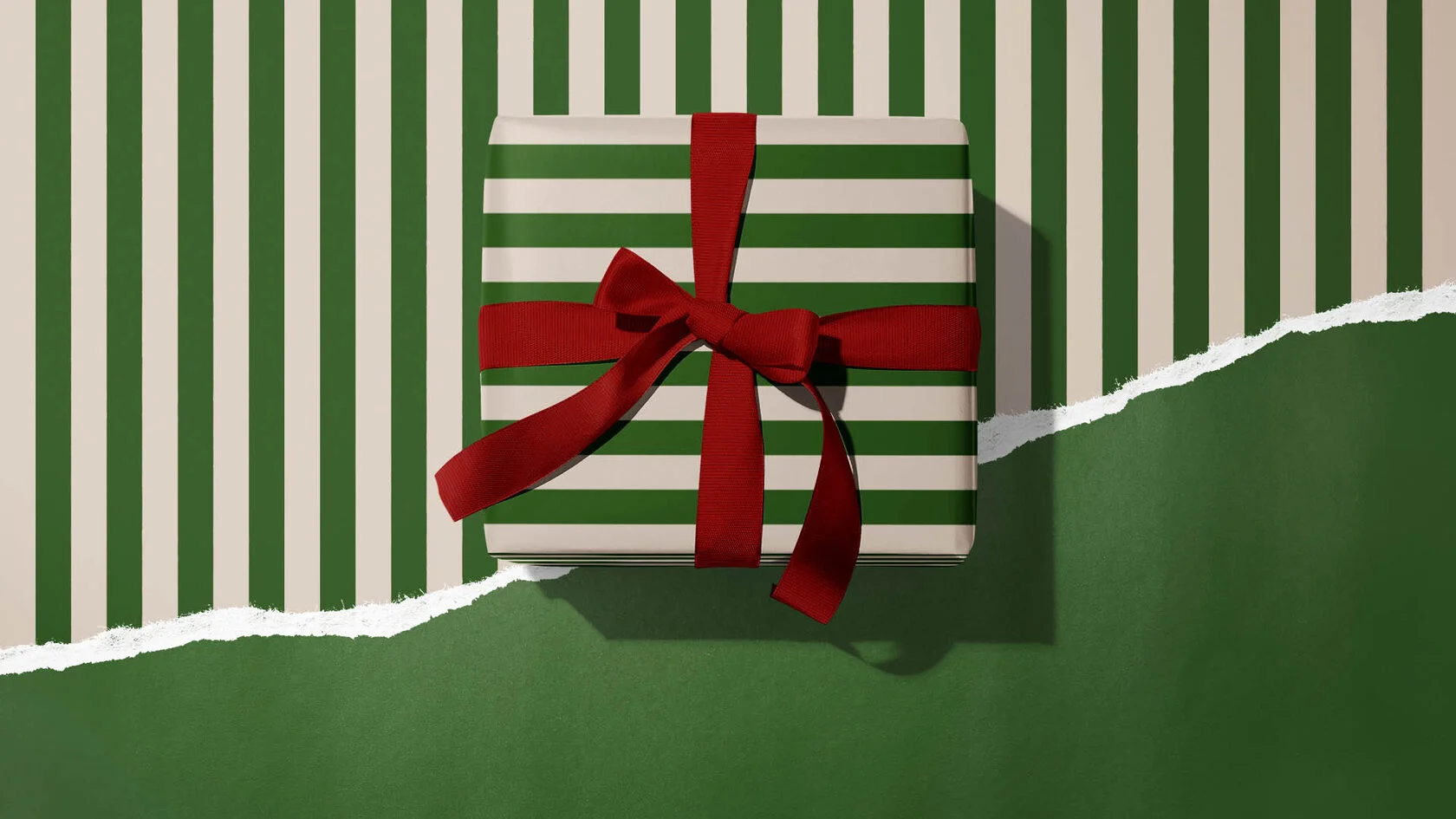 Упаковочная бумага O`Полоски зеленые (двусторонняя) O Paper Упаковочная бумага O`Полоски зеленые (двусторонняя) O Paper