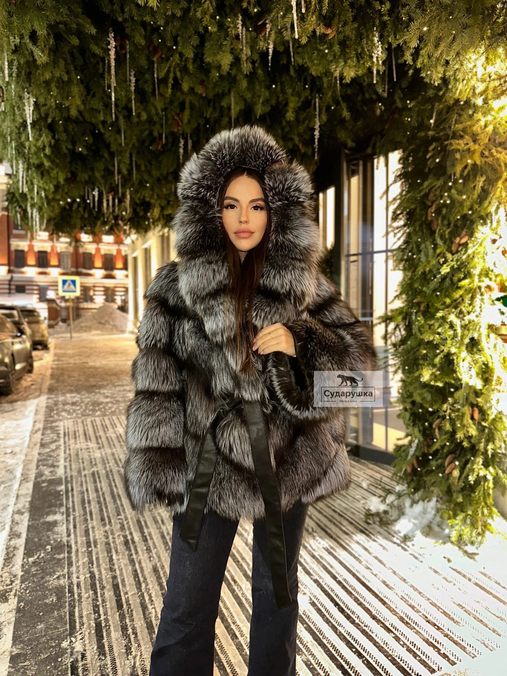 Шуба из натурального меха чернобурки