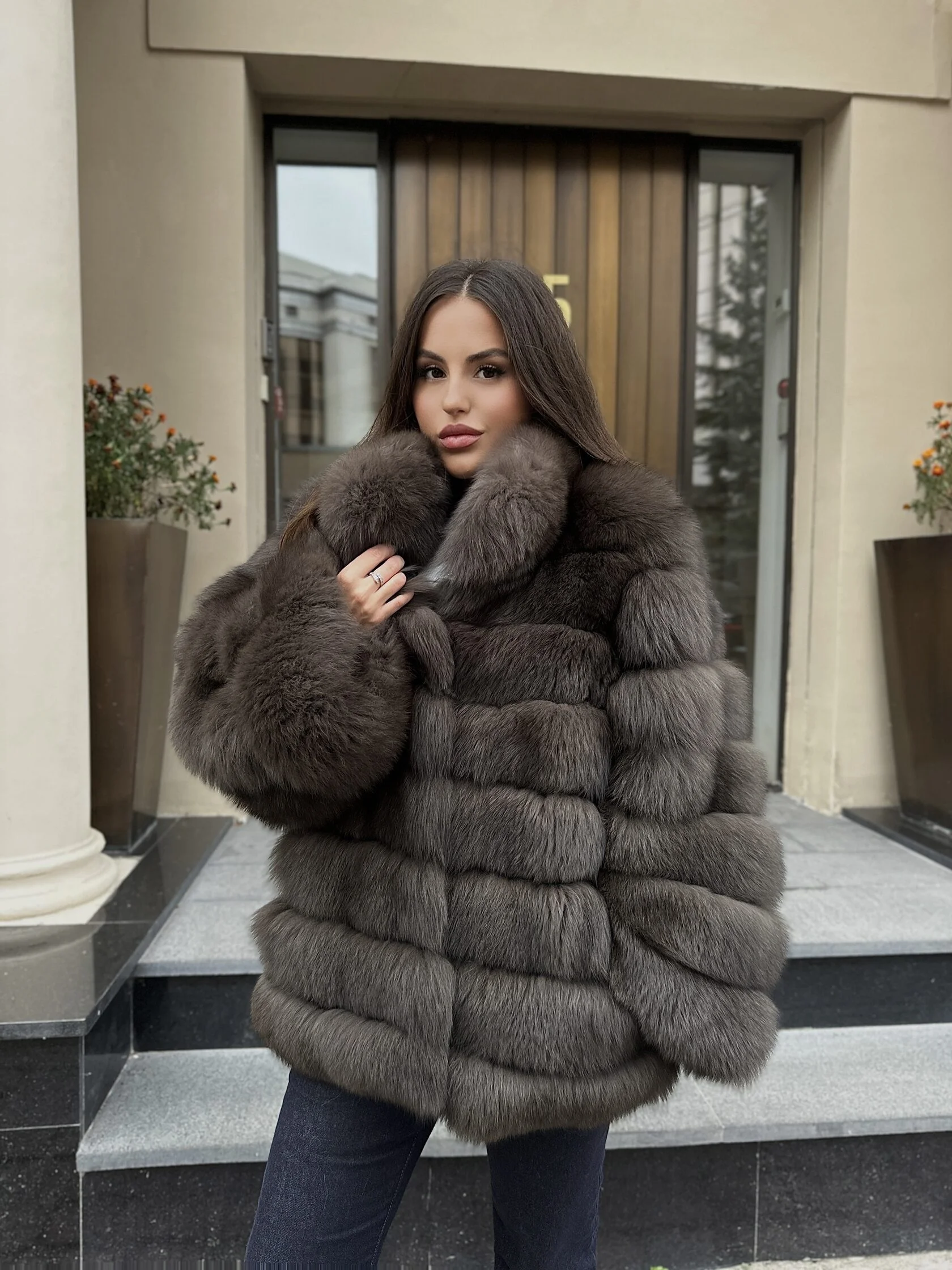 Роскошная шуба из песца — обложка журнала