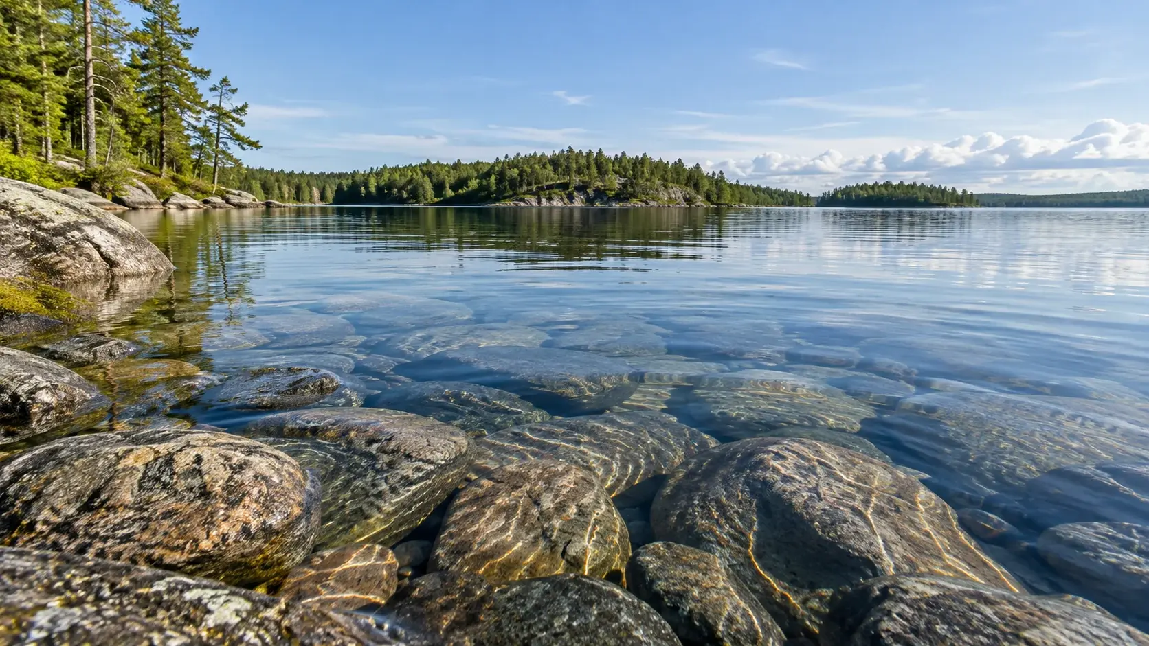 Прозрачная вода озера