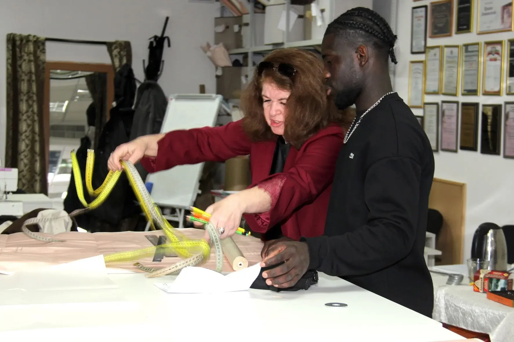 Участники проекта Таврида Модная в ходе практического занятия и совместного обсуждения