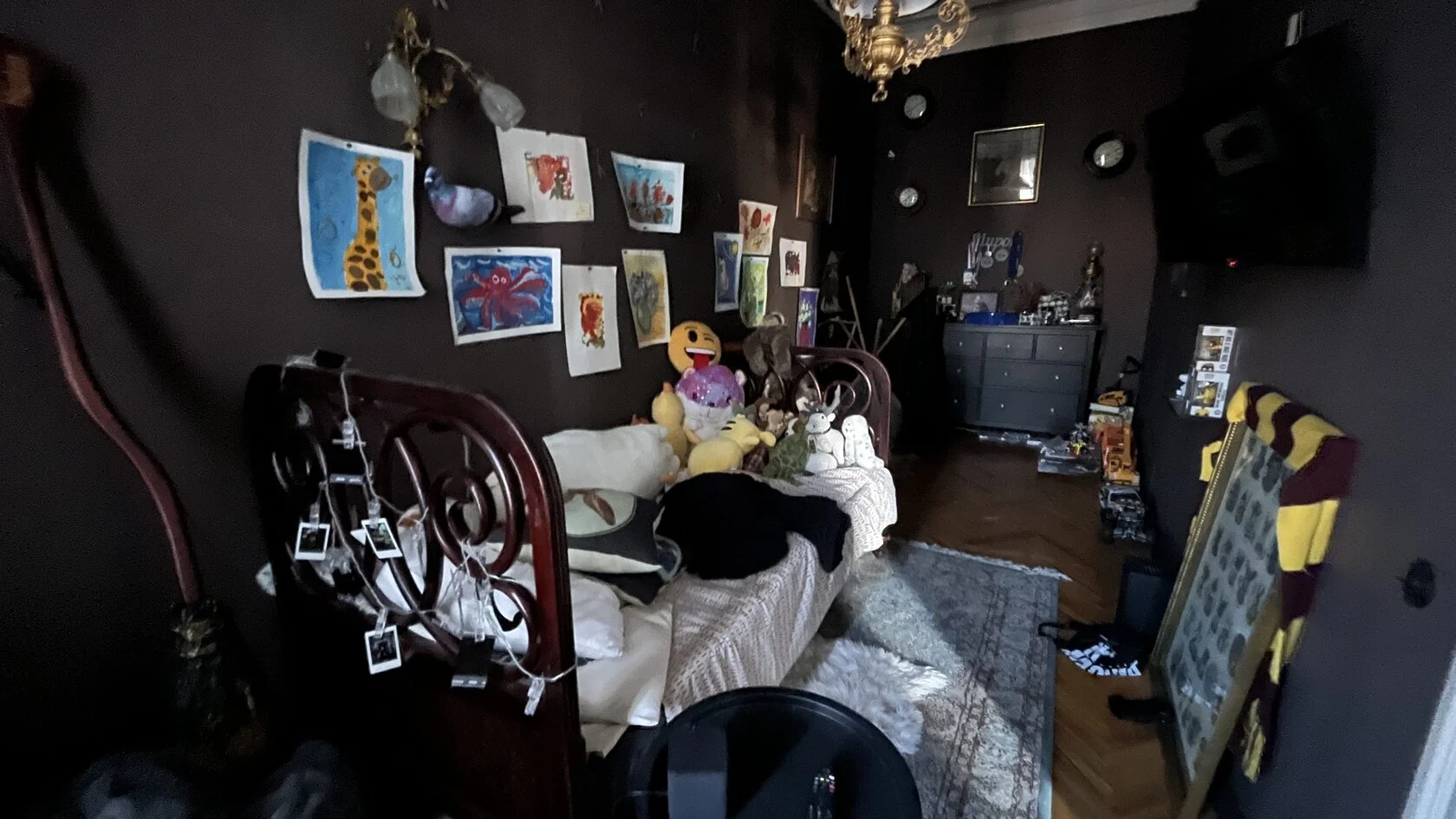 Комната Юры