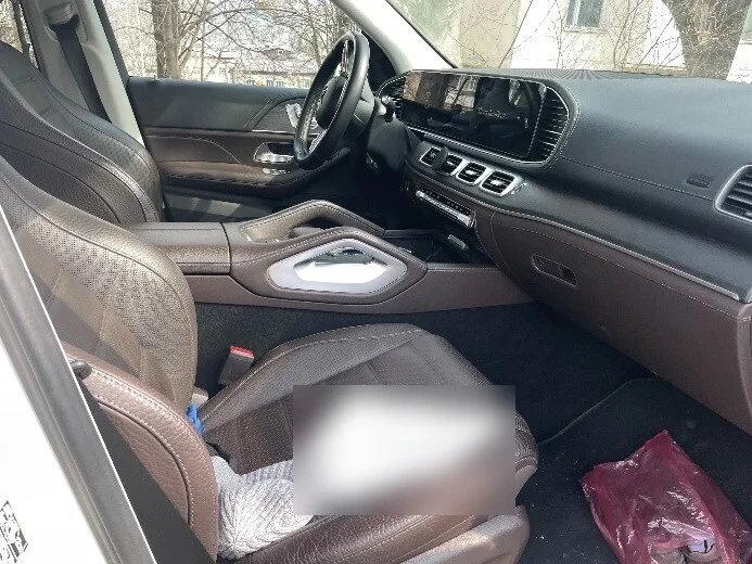 Mercedes-Benz GLE 450 4MATIC — вид сзади при осмотре