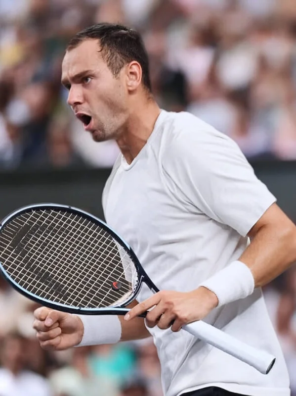 罗曼·萨菲乌林备战 ATP 250 贝尔格莱德站