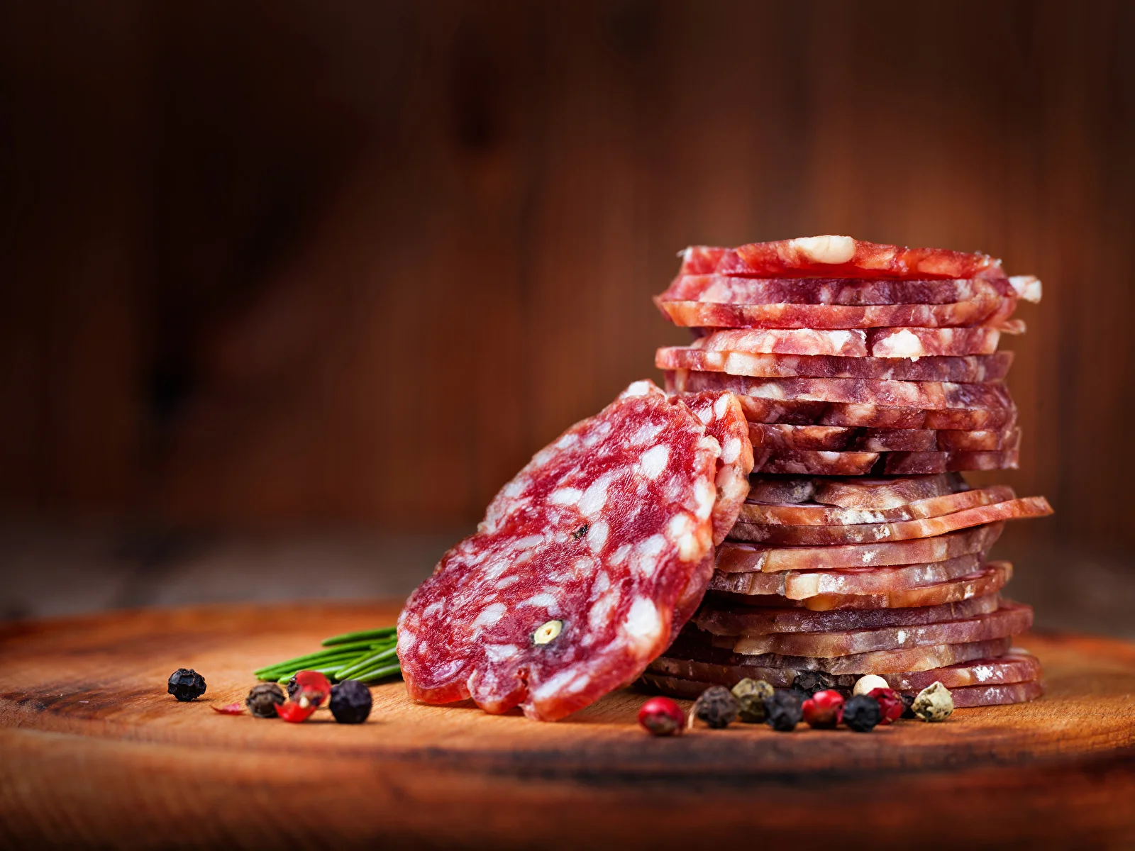 Подача халяльных мясных деликатесов