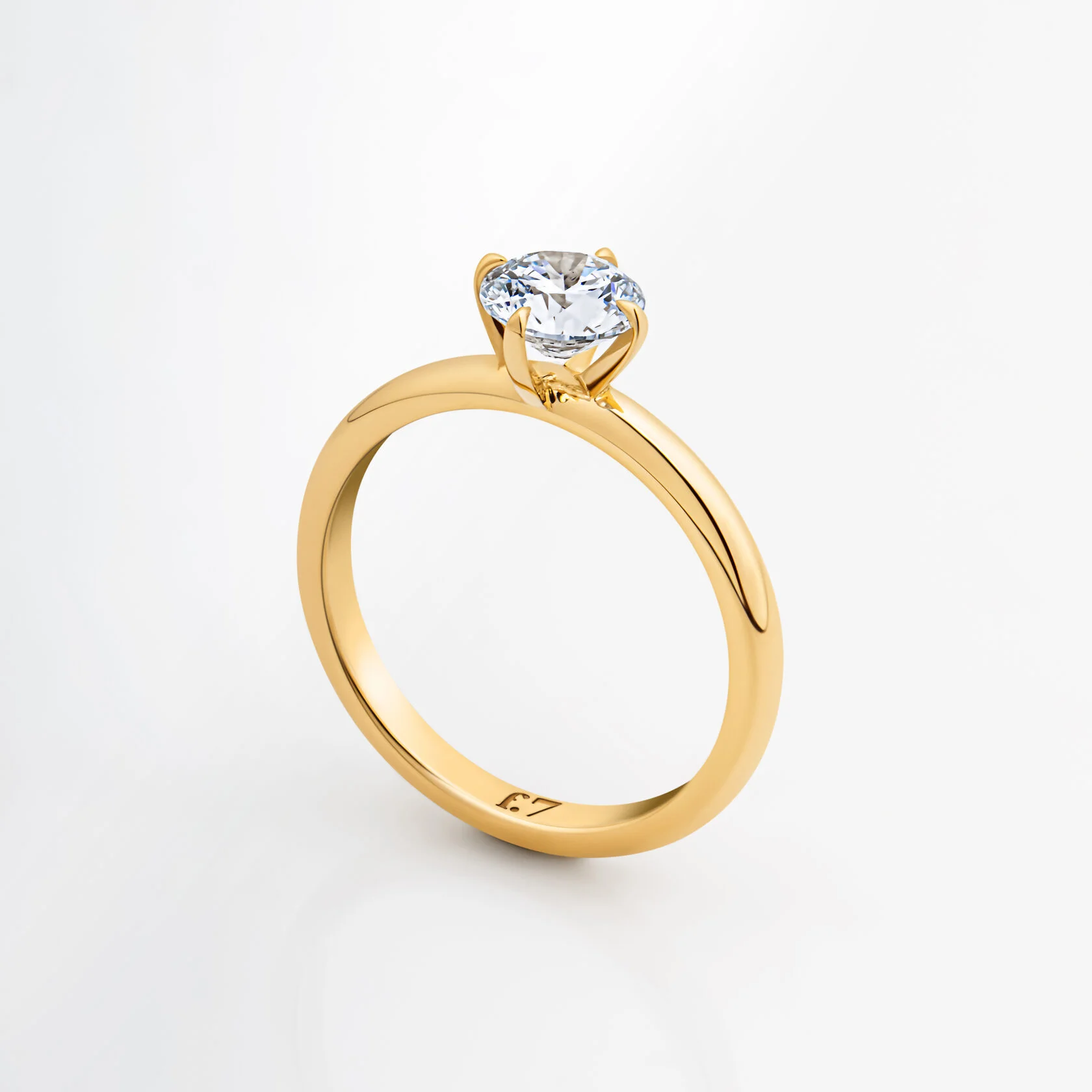 Золотое кольцо с бриллиантом