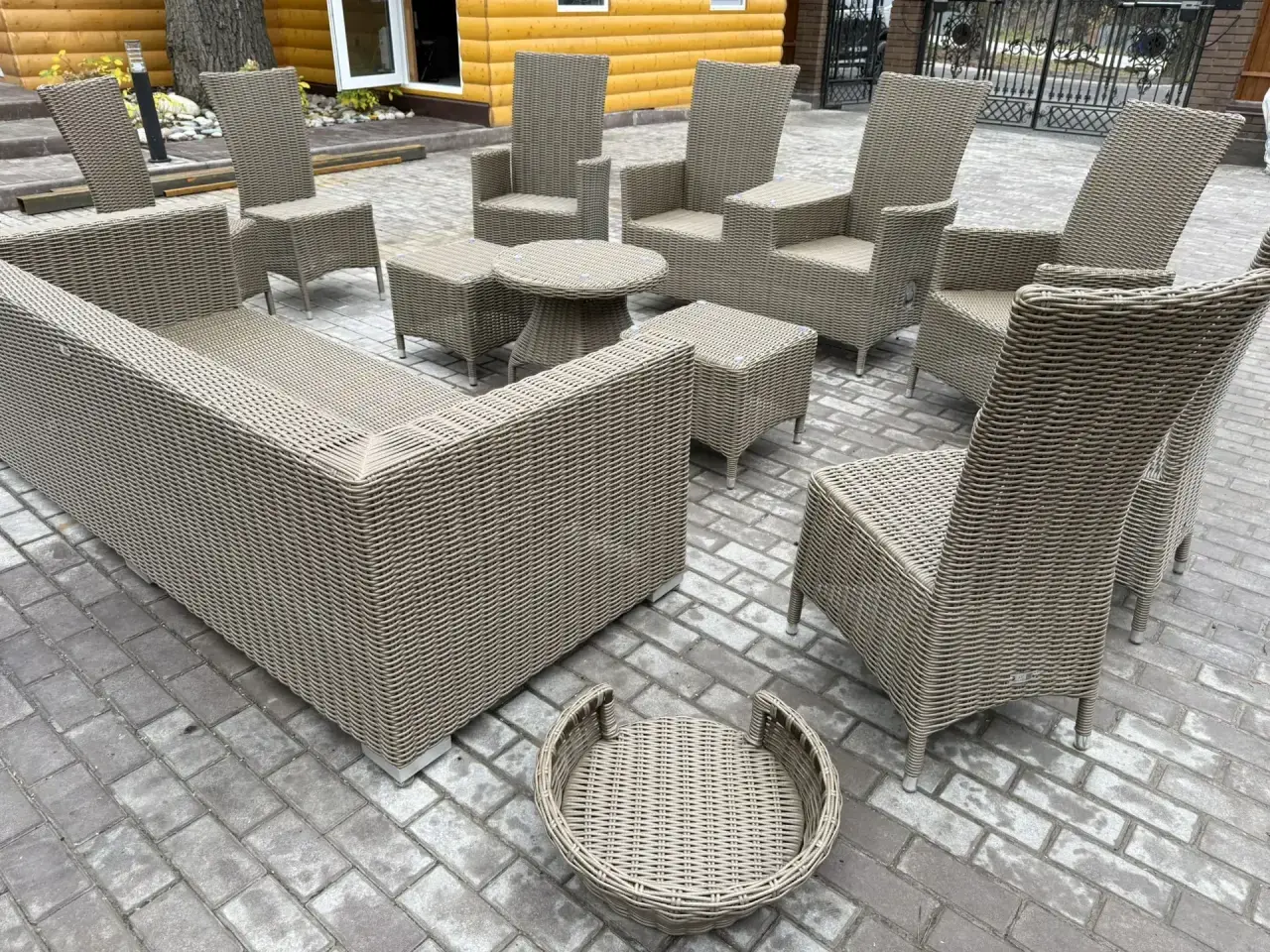 Отреставрированный комплект мебели RYLEFF