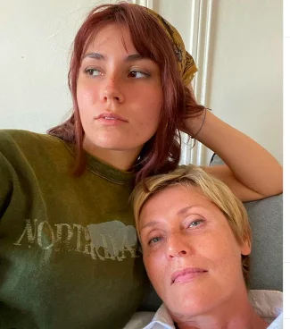 Brigitte Bardot bilan uy qurilishi porno video Uning teshiklari video chozilgan