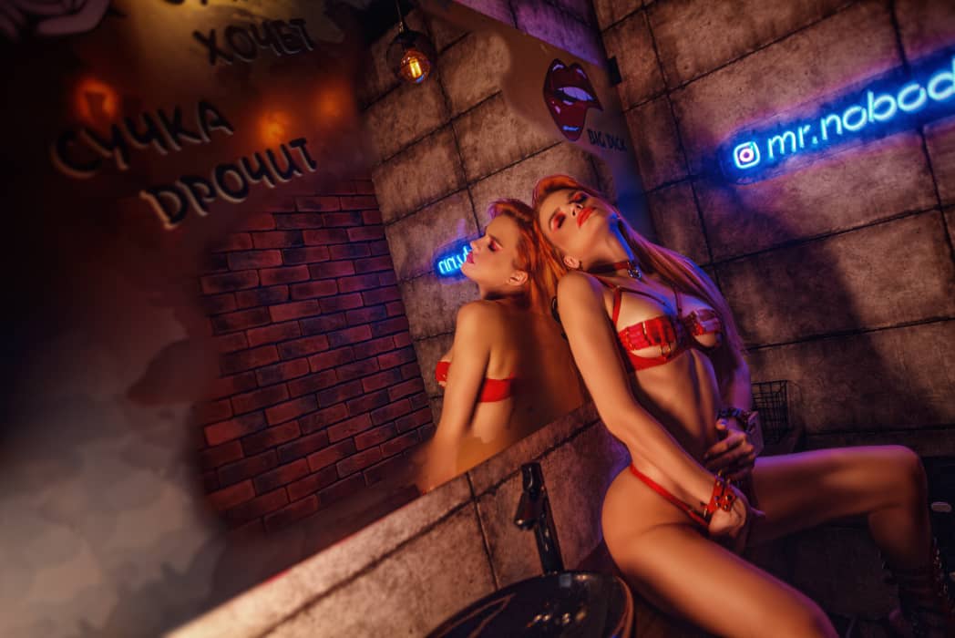 Qizni yalangoch bolguncha kopaytirish oyini Men uyda orgazm boldim