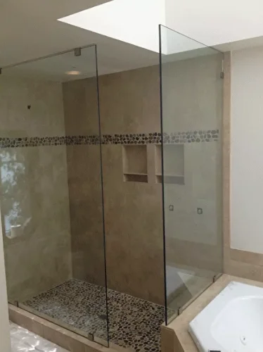 Современная душевая кабина после монтажа