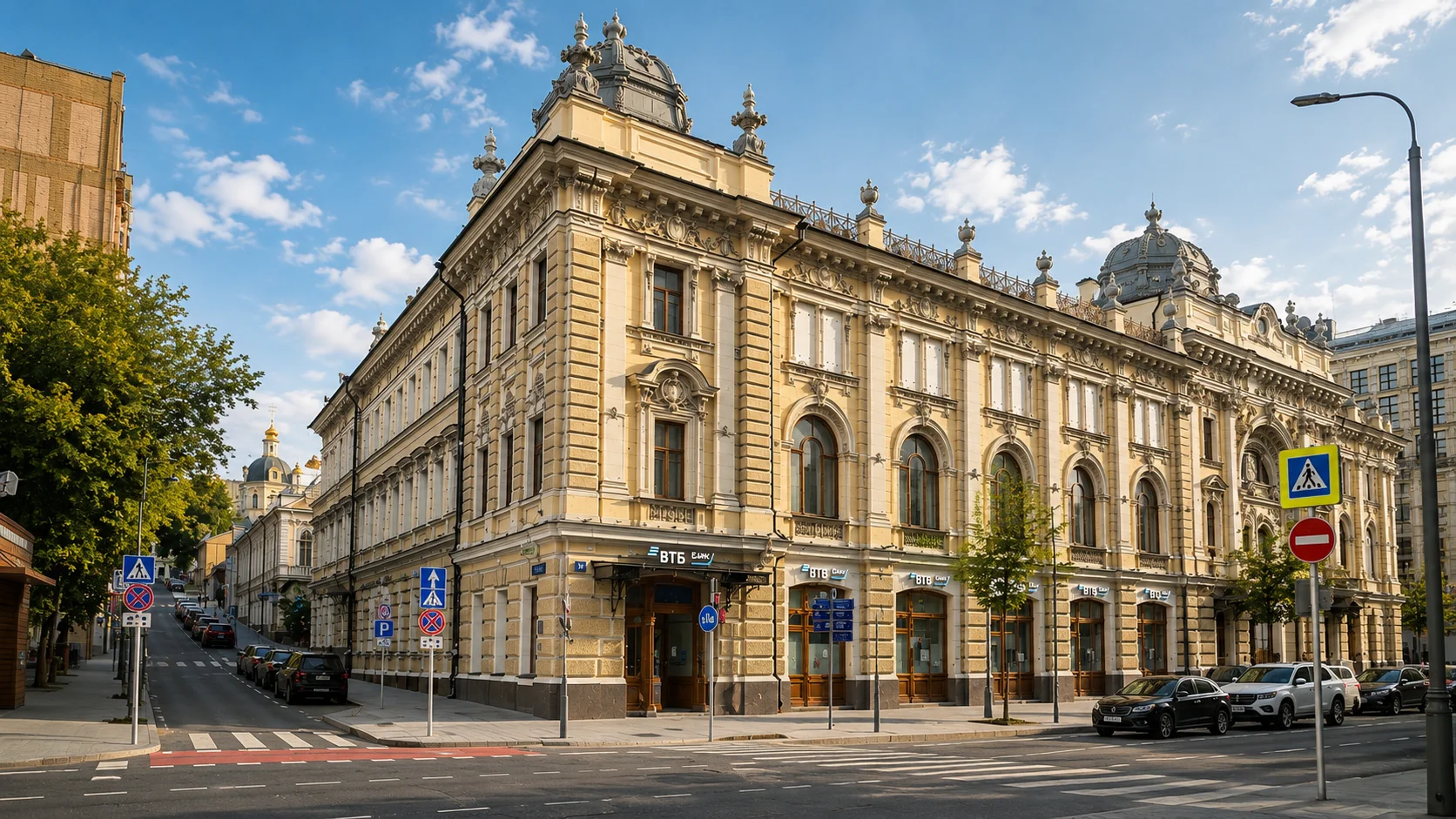 Фасад здания на Неглинной, 14, Москва