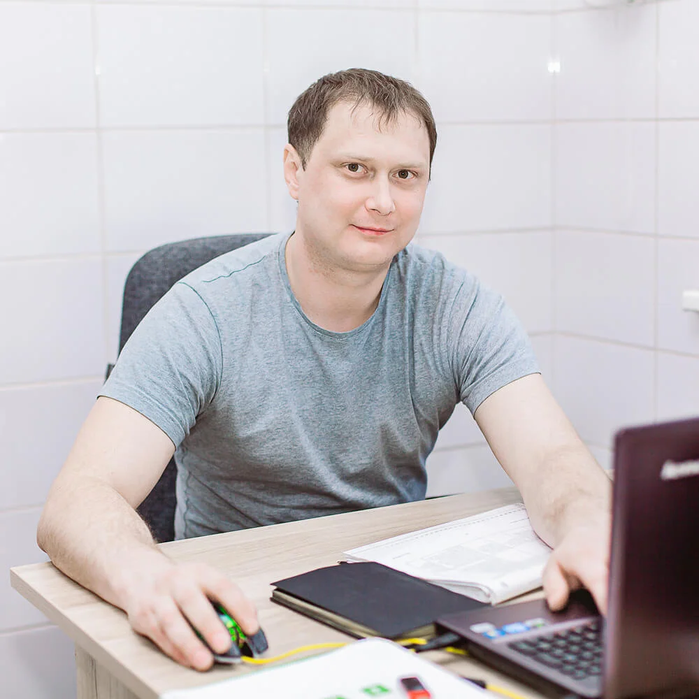 Владимир Нахратов