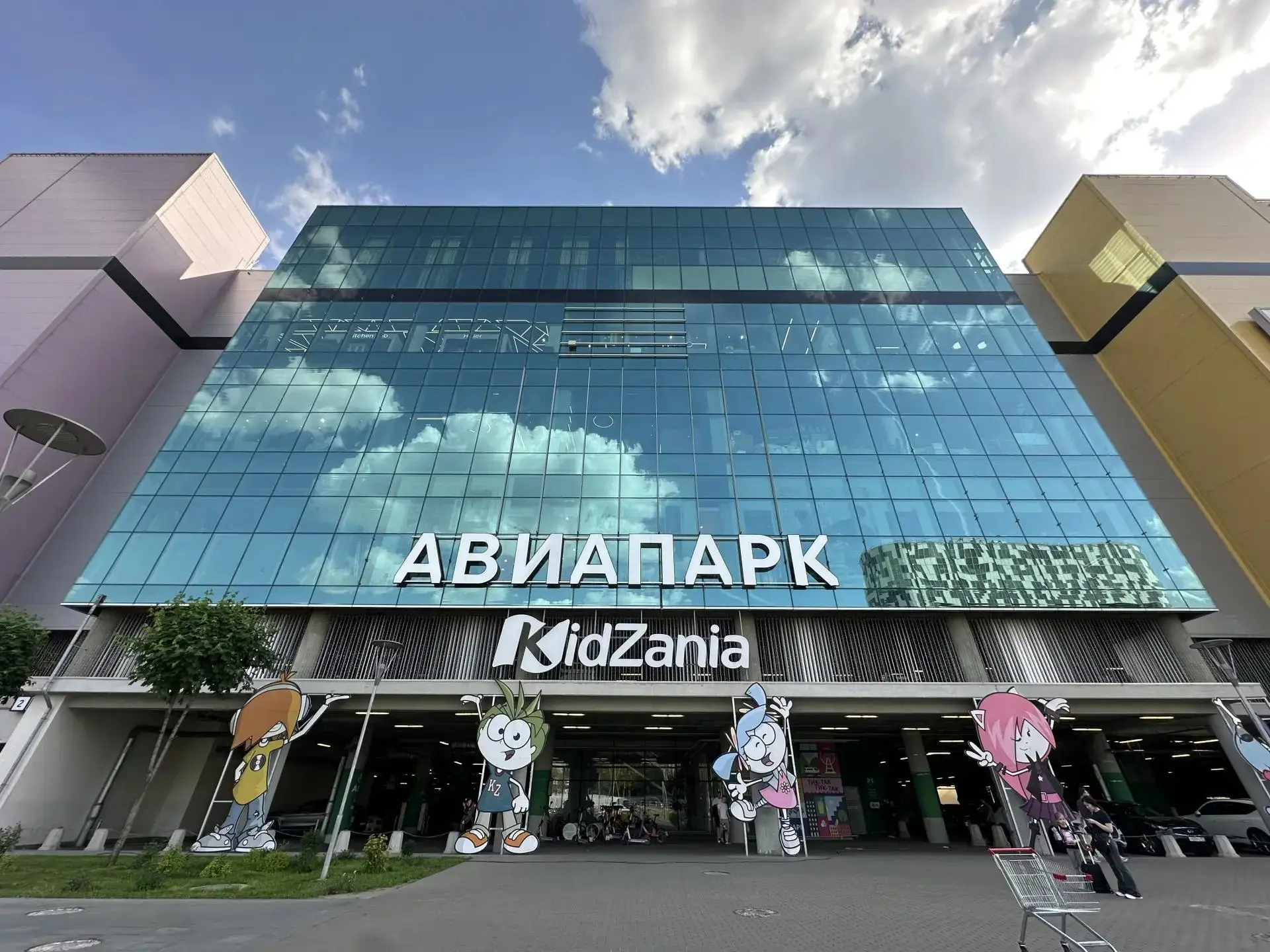 Торговый центр Авиапарк на Ходынском бульваре в Москве