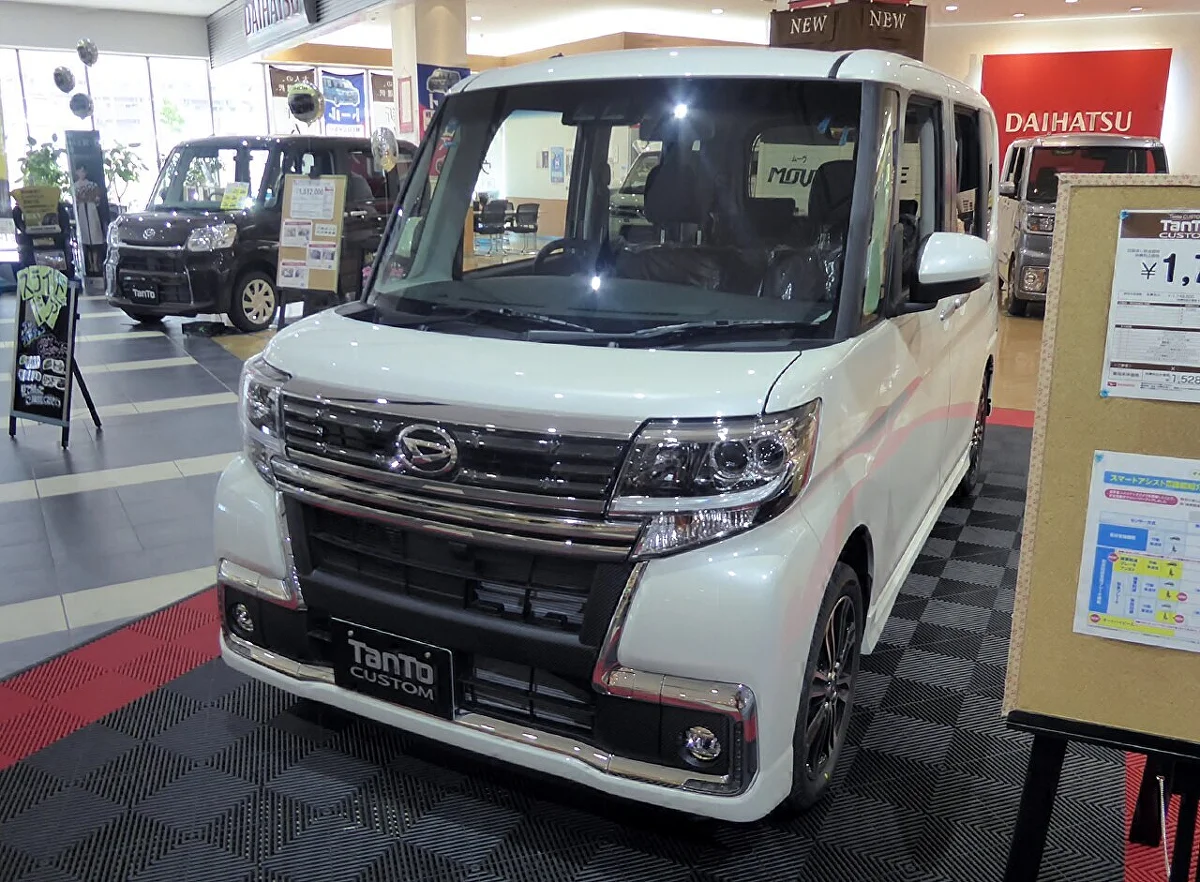 Daihatsu Tanto: III поколение · LA600S · Custom RS