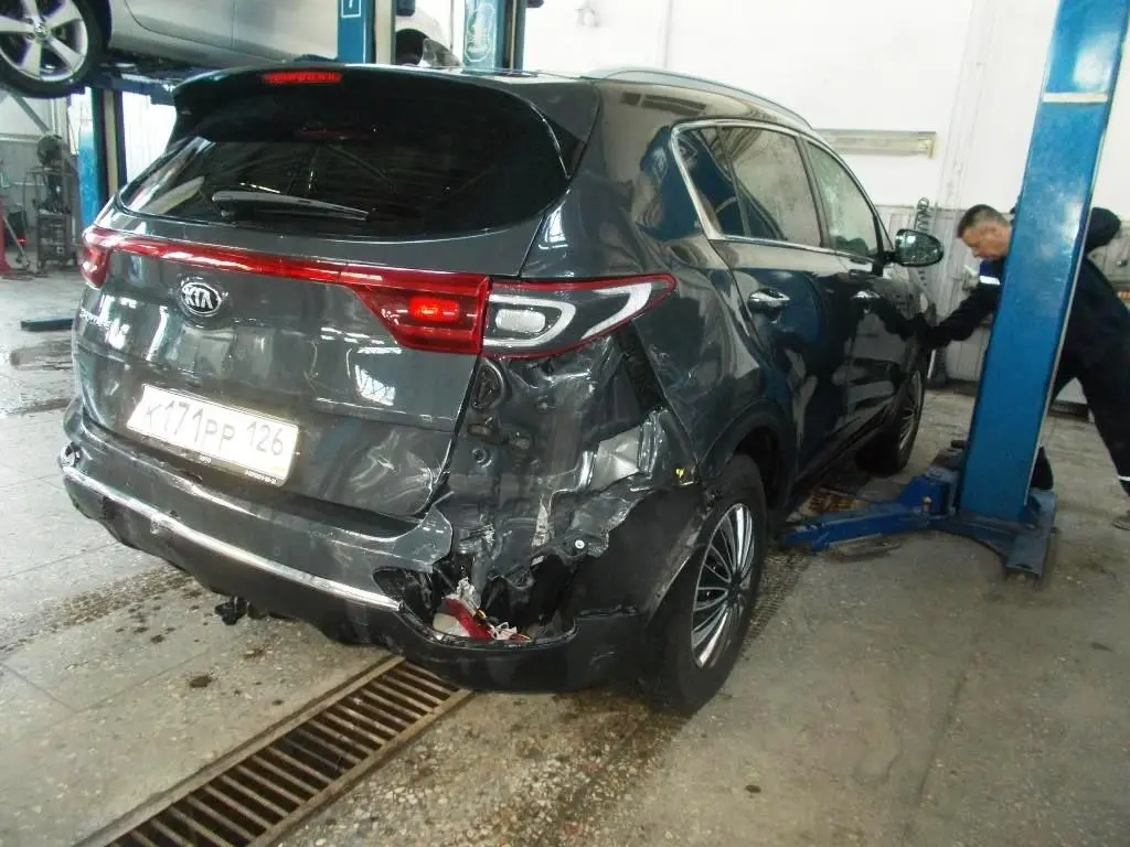 Kia Sportage после ДТП — повреждения задней части кузова