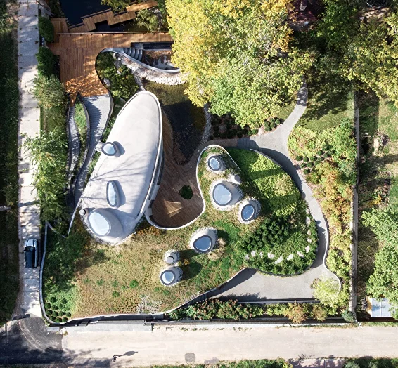 THE HOUSE IN THE LANDSCAPE