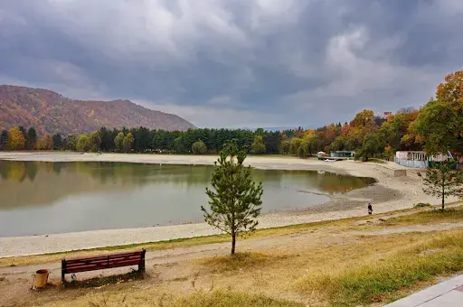 Курортное озеро