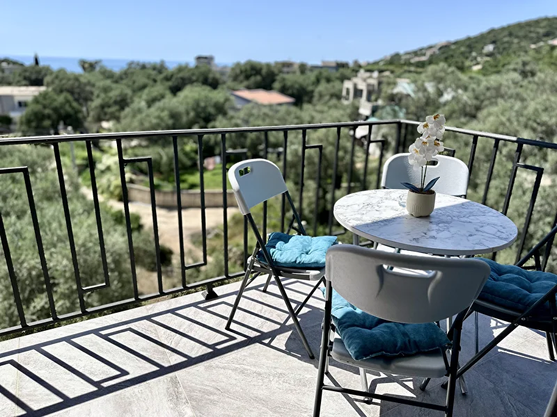 Apartman sa odvojenom spavaćom sobom, terasom i pogledom na planine, fotografija 11