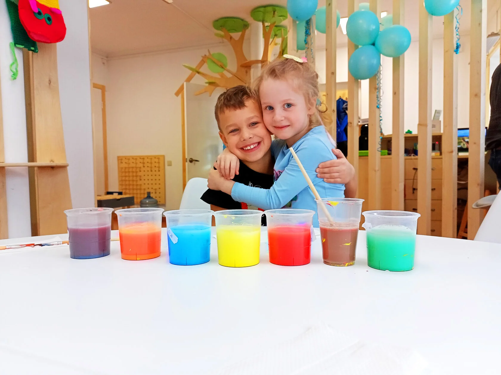 Дети на занятии в центре дополнительного образования Unit School — курсы английского языка, подготовка к школе и творческие кружки в Жуковском