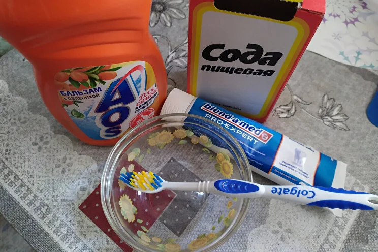 чем очистить пластик