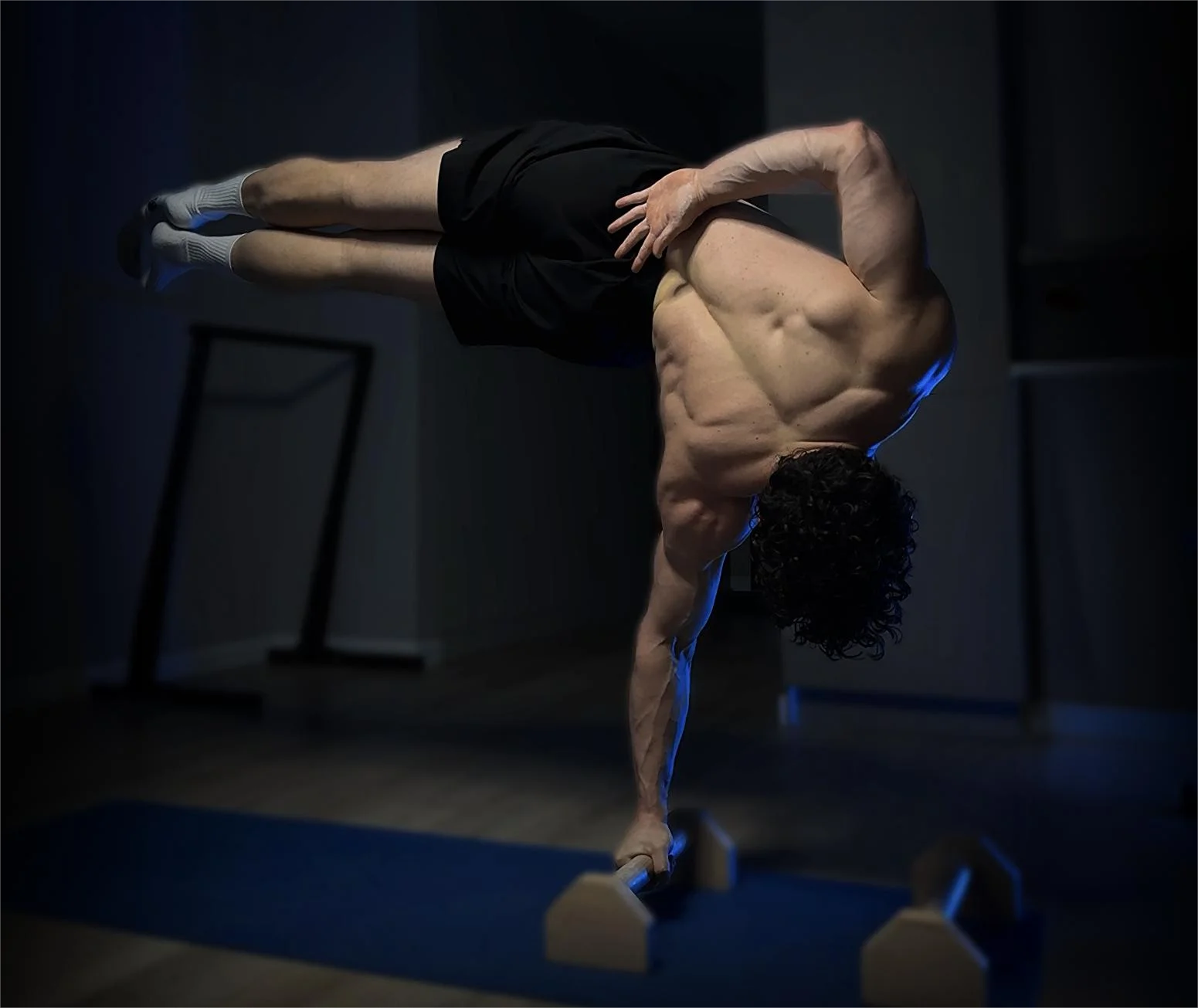 Kolyasthenics athlete photo