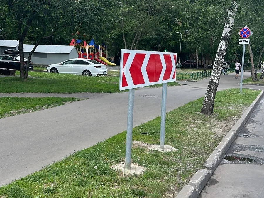 Дорожные знаки производства Dorbez на 8-й улице Текстильщиков