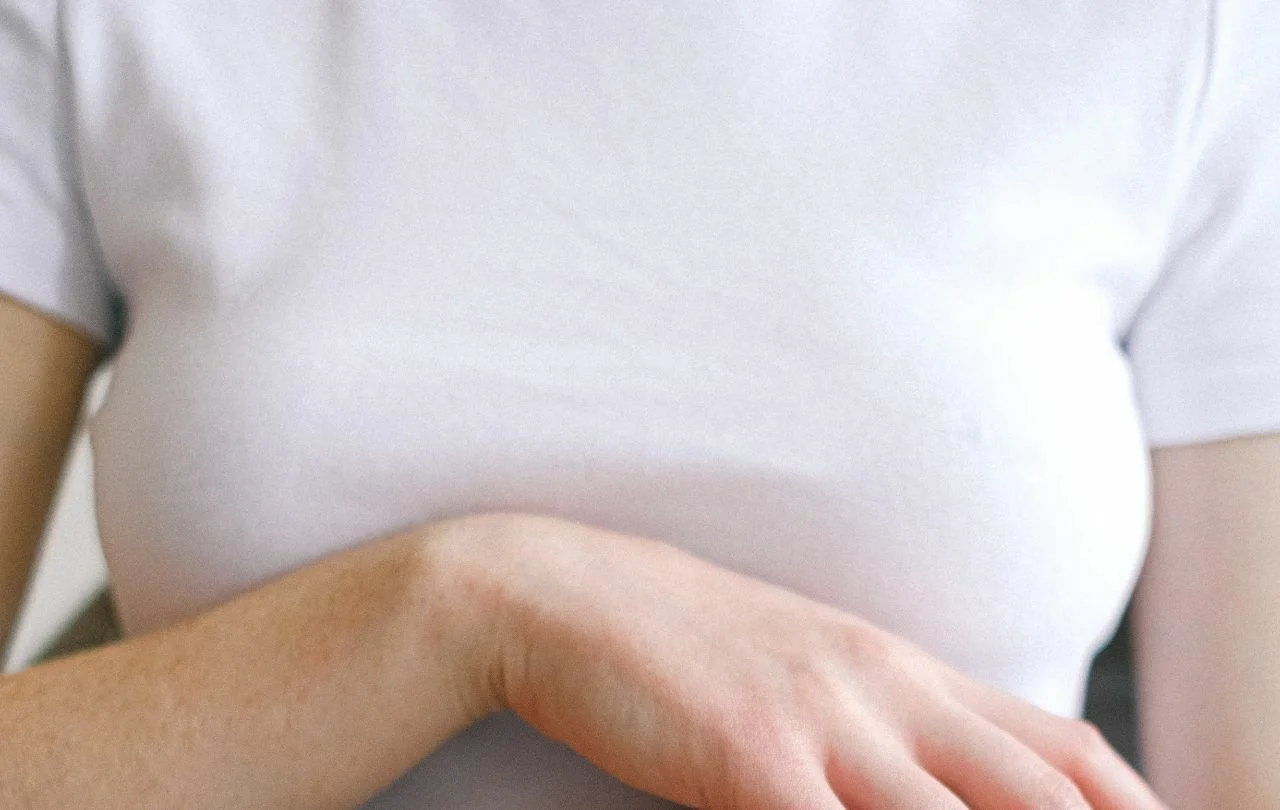 Опрелости под грудью – симптомы, причины, диагностика и лечение болезни | «Будь Здоров»