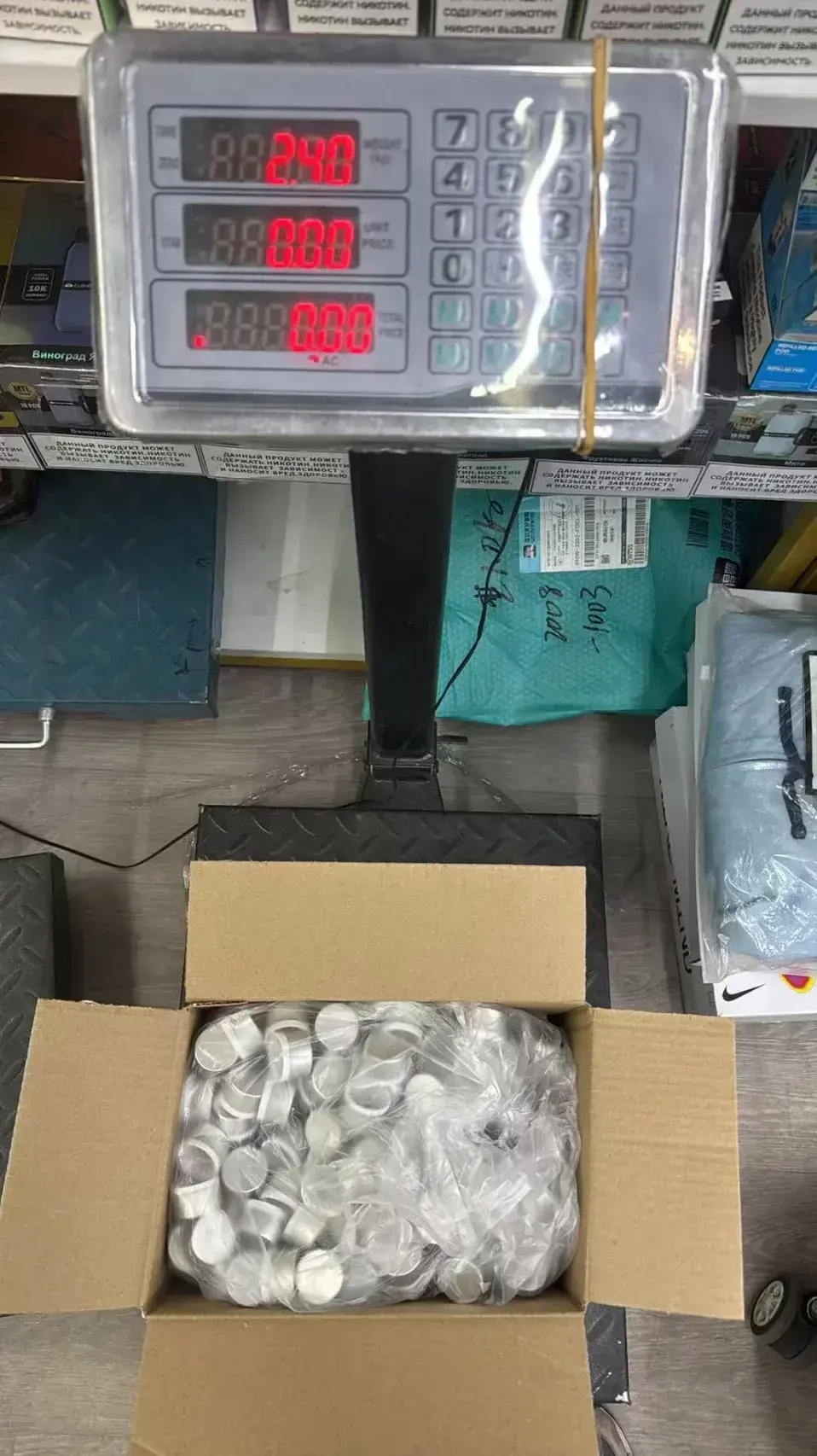 Пластиковые крышечки для отправки в Китай