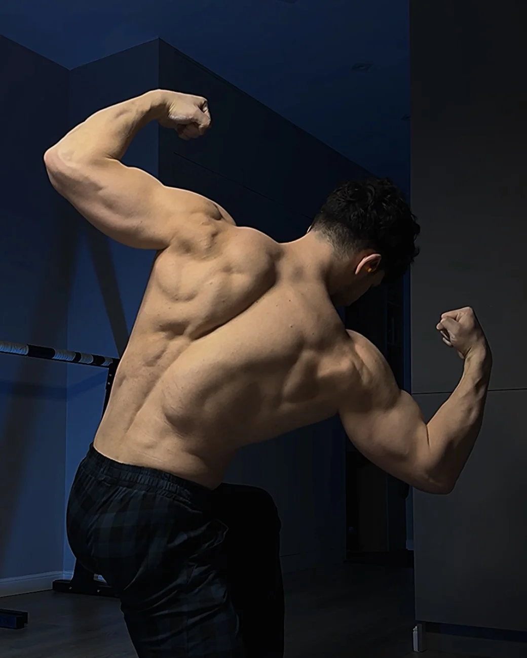 Kolyasthenics coaching photo left