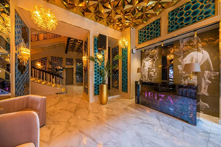 Әдемі жалаңаш және жас қыздар Ең сексуалды бөкселер мен сиськи