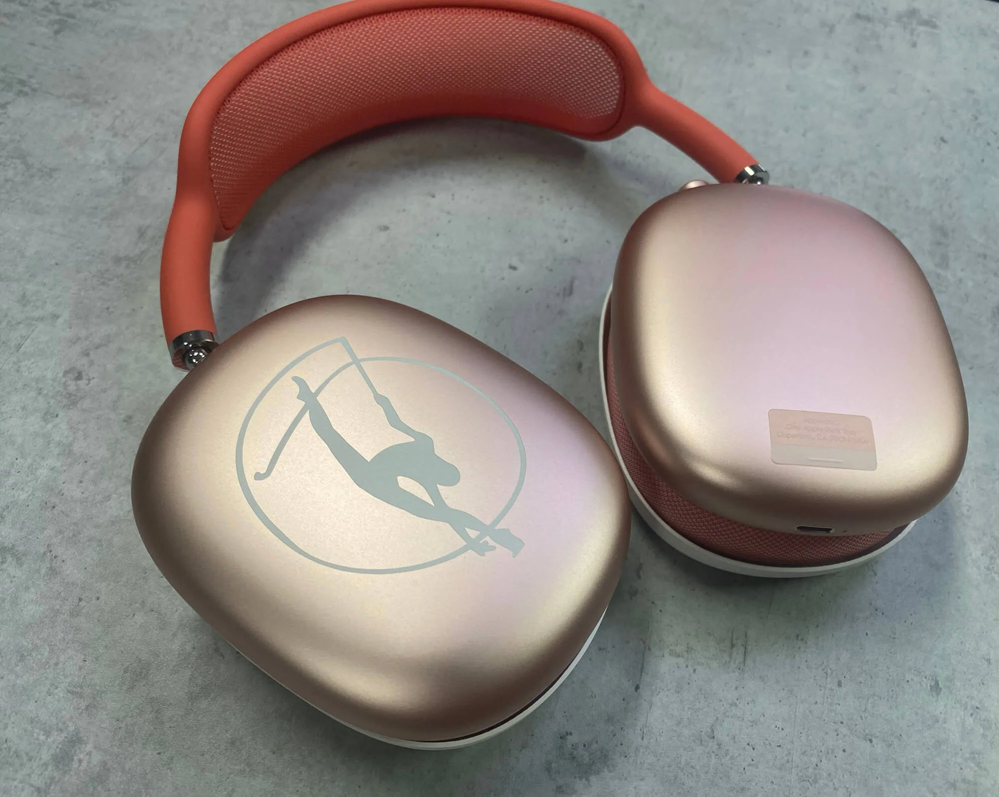 Гравировка AirPods Max