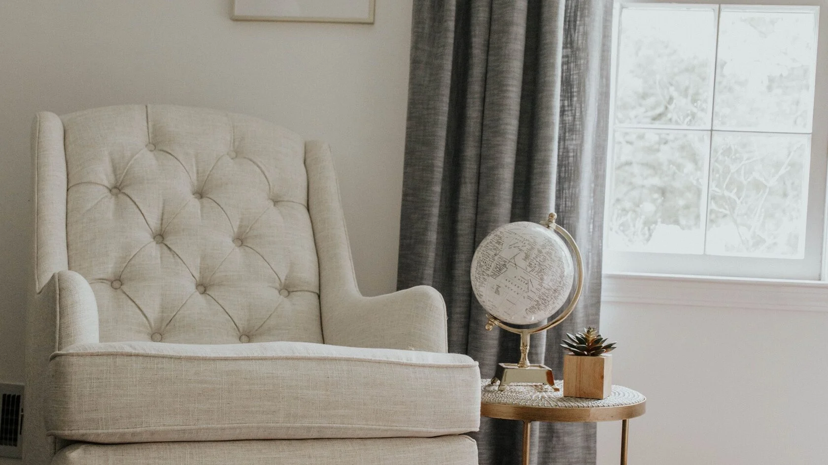 Кресла и стулья