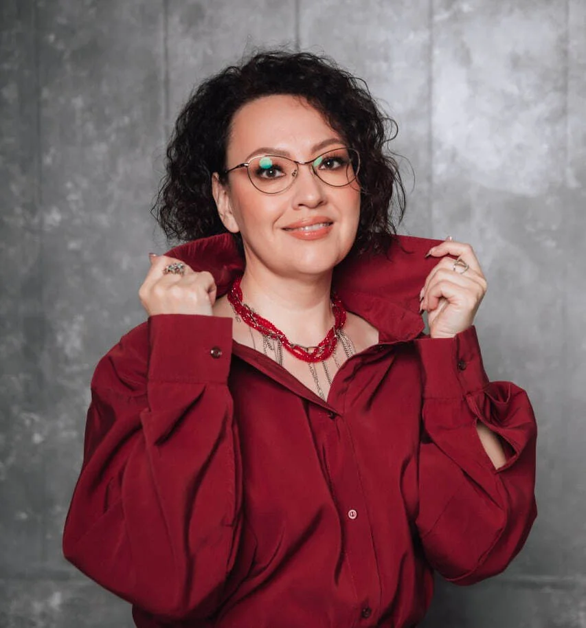 Мила Феникс