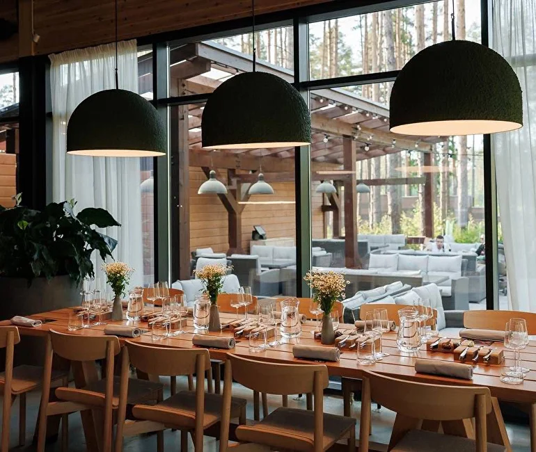 Интерьер ресторана Forest Hill в Охта Парке