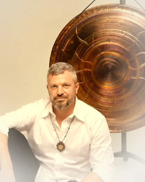 Максим Лещёв — гонг-мастер AUM Healing Center