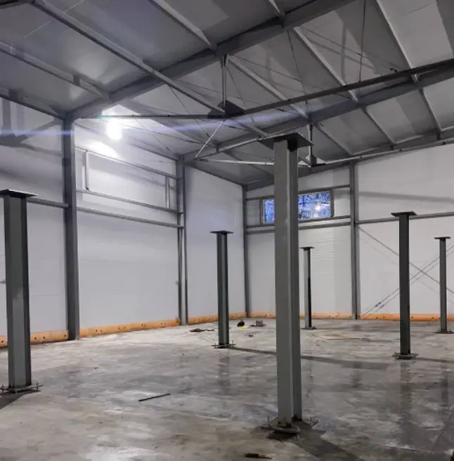 Монтаж лестниц и ограждений в ангаре