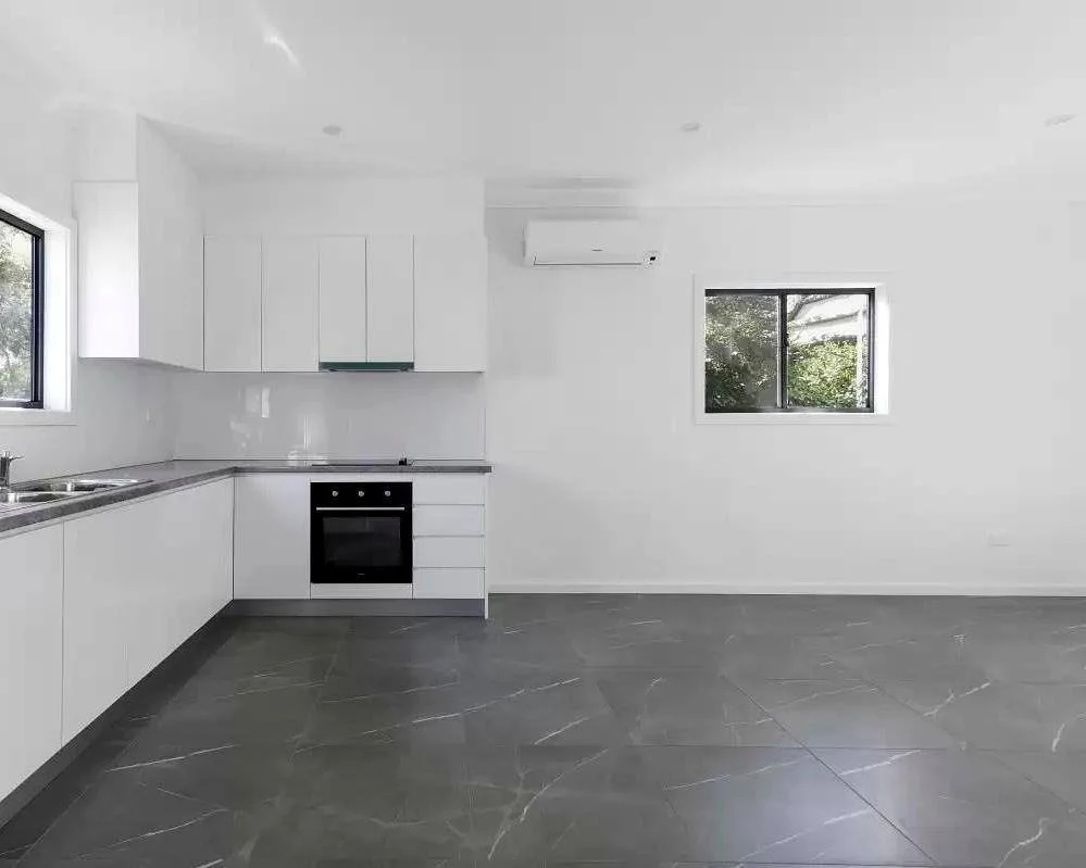 Modern DADU kitchen Edmonds — white gloss handleless cabinets marble porcelain floor mini-split