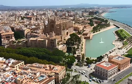 [Imagen: mallorca-cathedral.jpg.webp]
