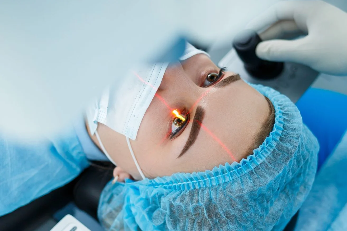 Clear и Femto LASIK: какой метод безопаснее в 2026 году