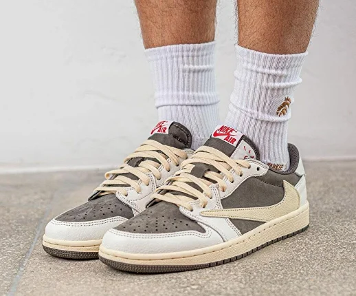 Travis scott air jordan 1 mocha top