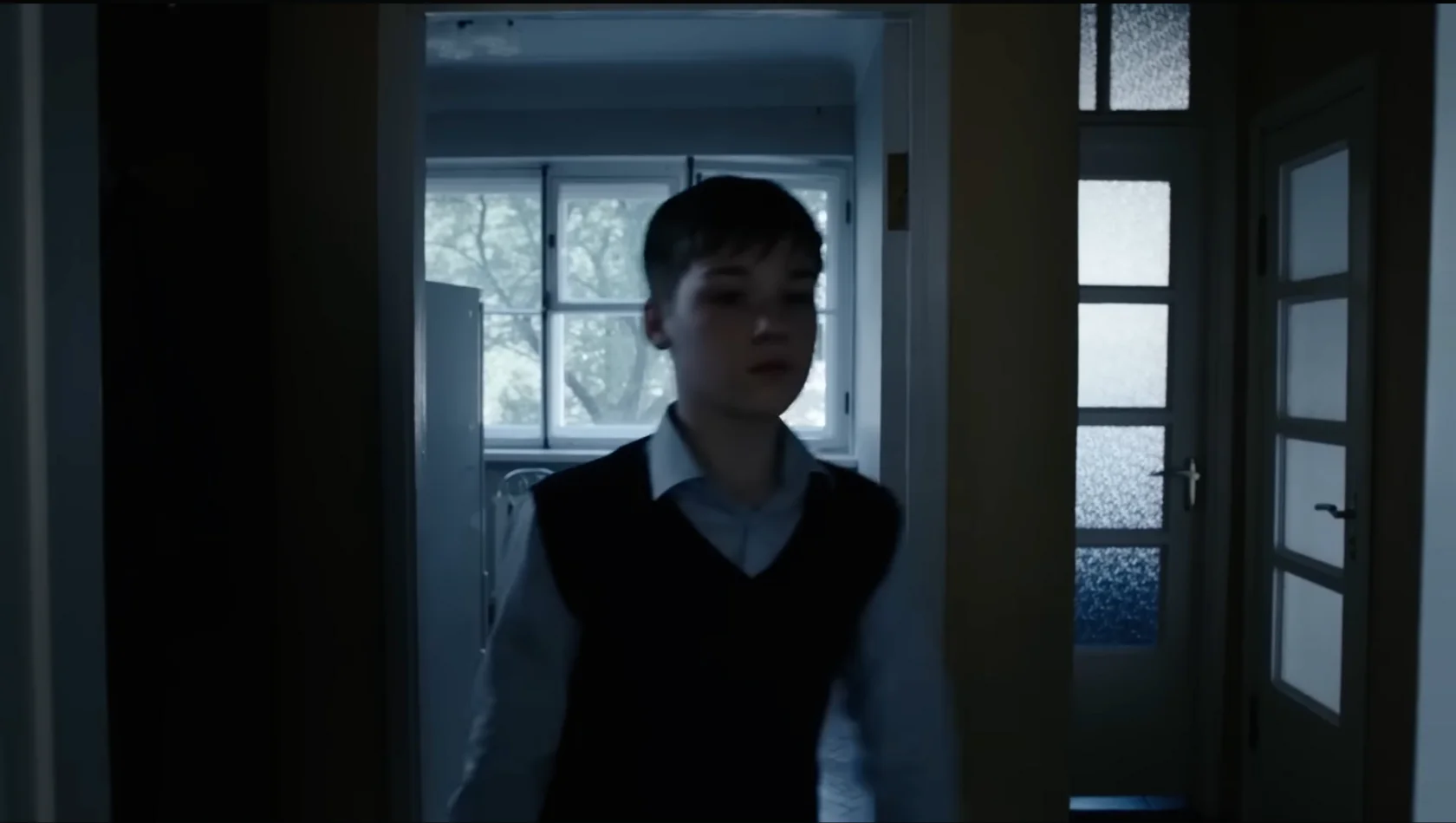 Глеб в коридоре