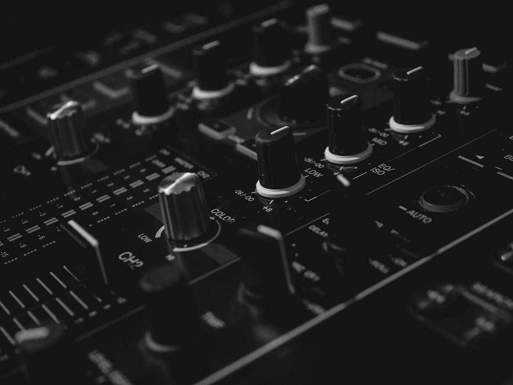 Профессиональное сведение и мастеринг трека в студии Gonnasound Москва