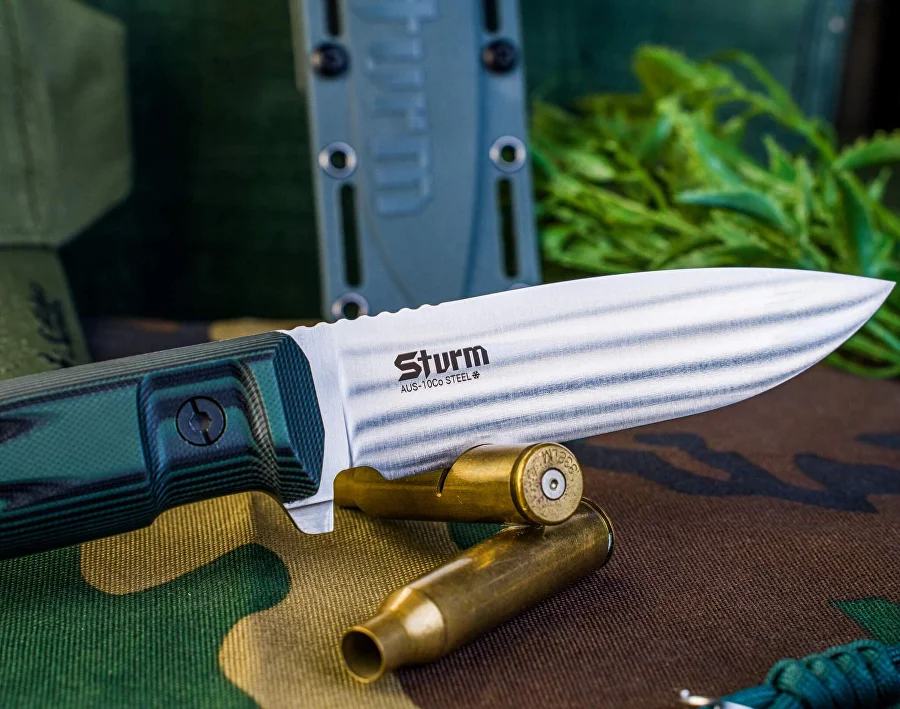 Sturm blade and three-dimensional black G10 handle detail