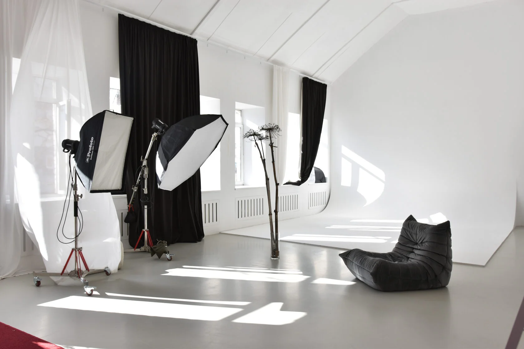 Что такое циклорама и зачем она нужна в фотостудии