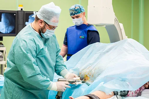 Душ пен ваннадағы жалаңаш жетілген әйелдер порно