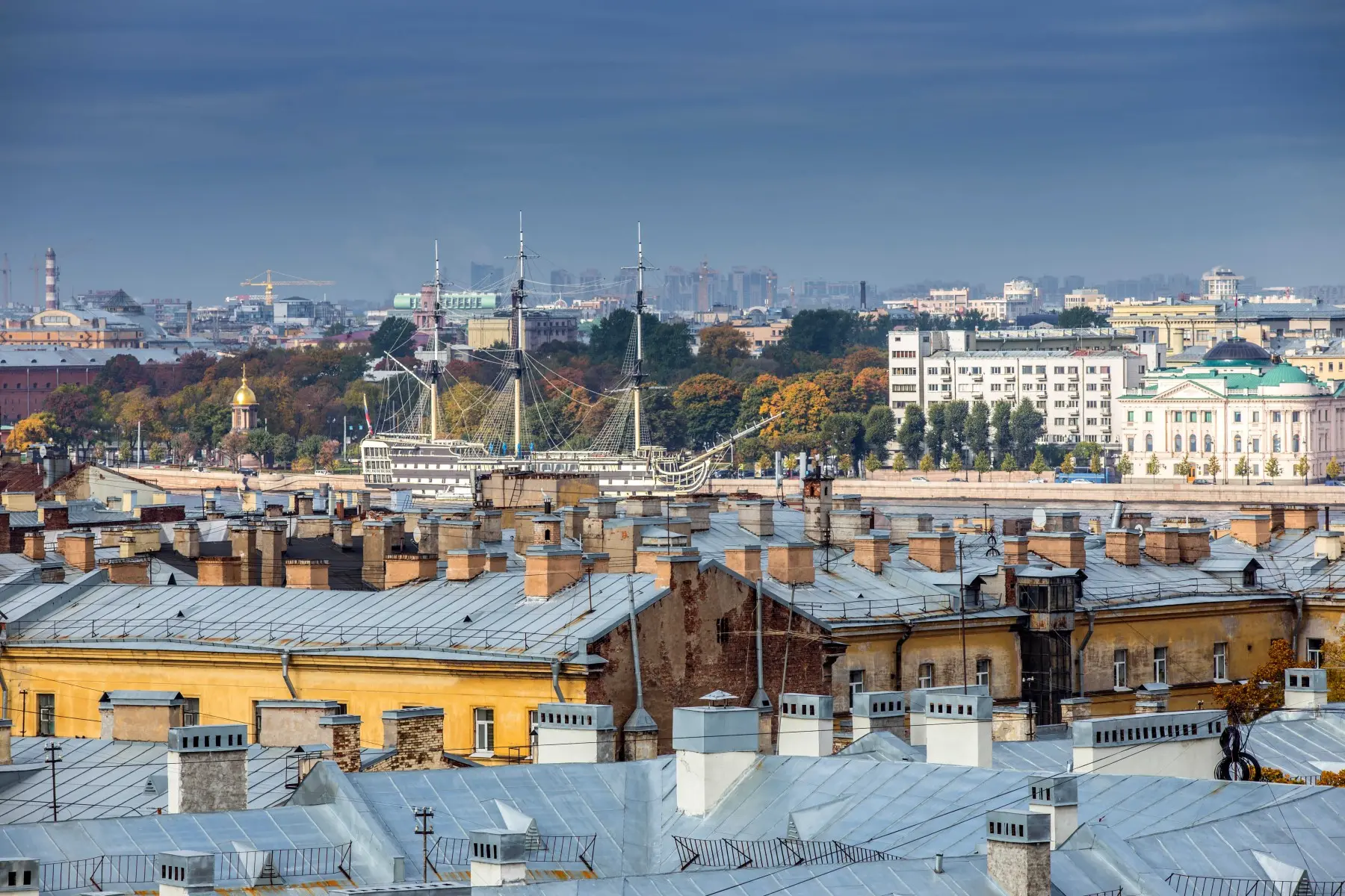 Вид на город рядом с Hotel Indigo